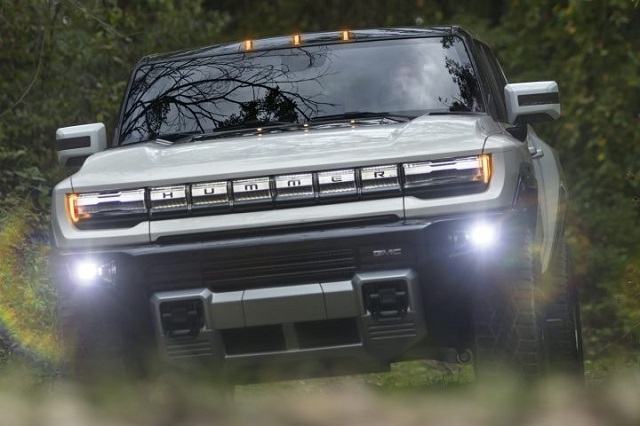 2022 GMC Hummer EV SUV Featured